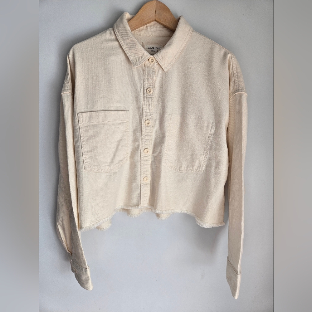 AMERICAN EAGLE Cream Cropped Button-Up Shirt